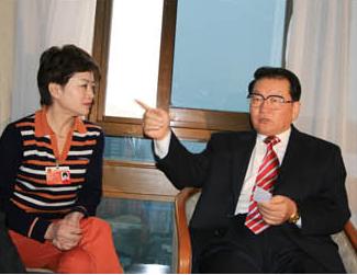 中央政治局常委李长春同志听取陈新琴汇报商丘文化产业发展